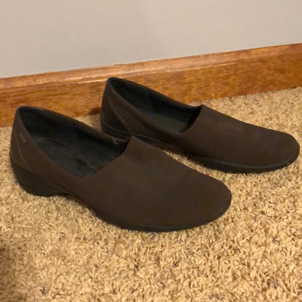Brown Ecco all purpose flat. Shock proof.